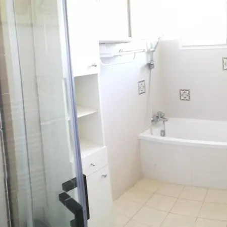 Villa Narbonne: Spacious Country Retreat With Private Pool *