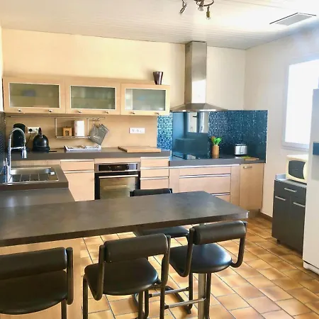 Narbonne: Spacious Country Retreat With Private Pool Villa *