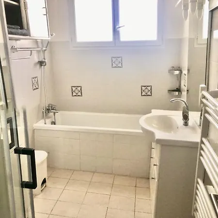 Narbonne: Spacious Country Retreat With Private Pool Villa *