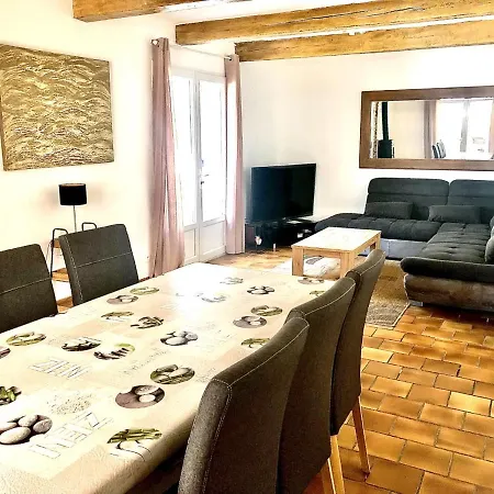 Narbonne: Spacious Country Retreat With Private Pool Villa