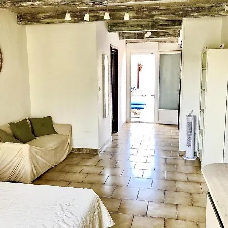 Narbonne: Spacious Country Retreat With Private Pool Villa